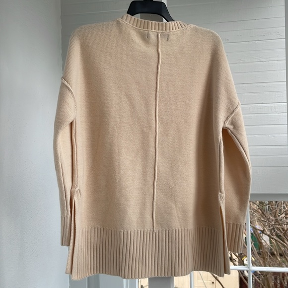 Merokeety cream colored sweater, sizdd red M, with slits at the waist - Picture 3 of 5